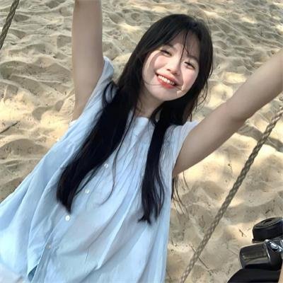 他在窥着你